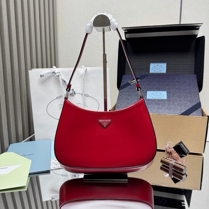 A bag across shoulder leather 27 cm