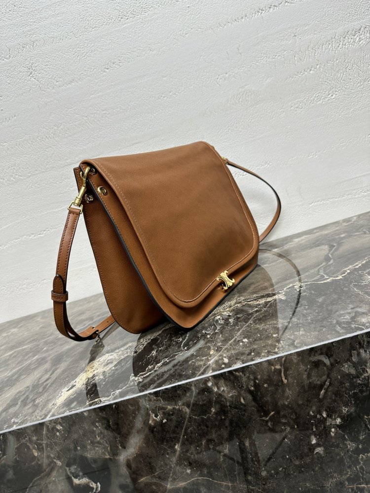 Сумка через плечо кожаная Triomphe Besace 32 см фото 2