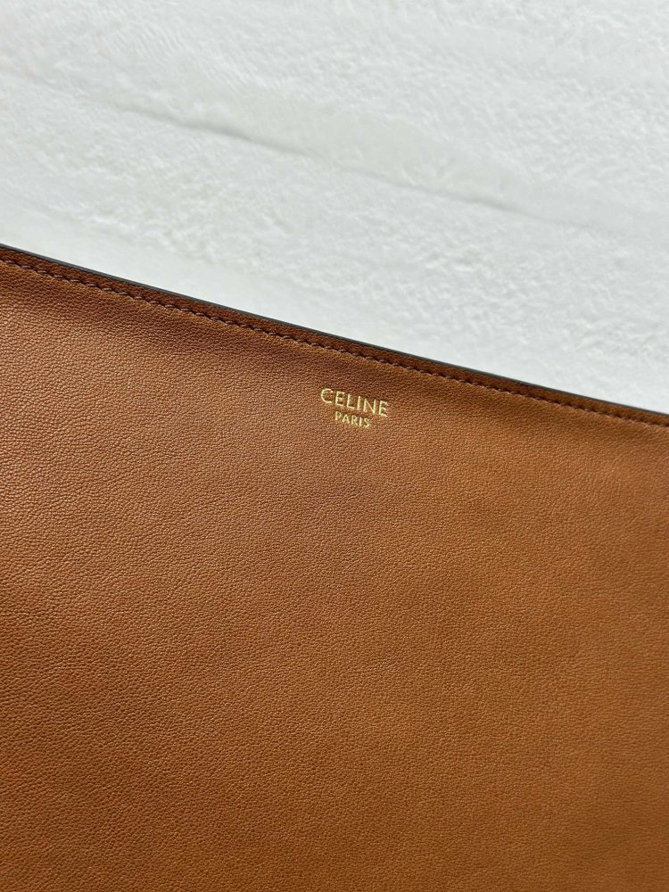 Сумка через плечо кожаная Triomphe Besace 32 см фото 6