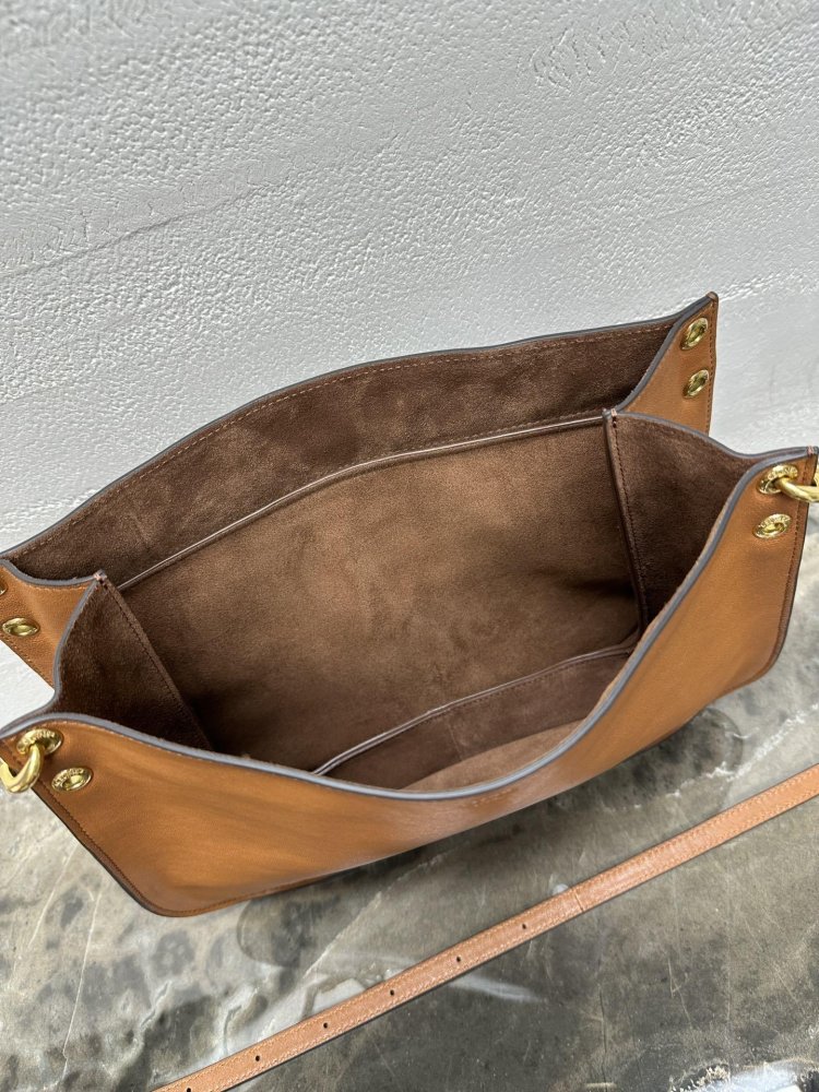 Сумка через плечо кожаная Triomphe Besace 32 см фото 8