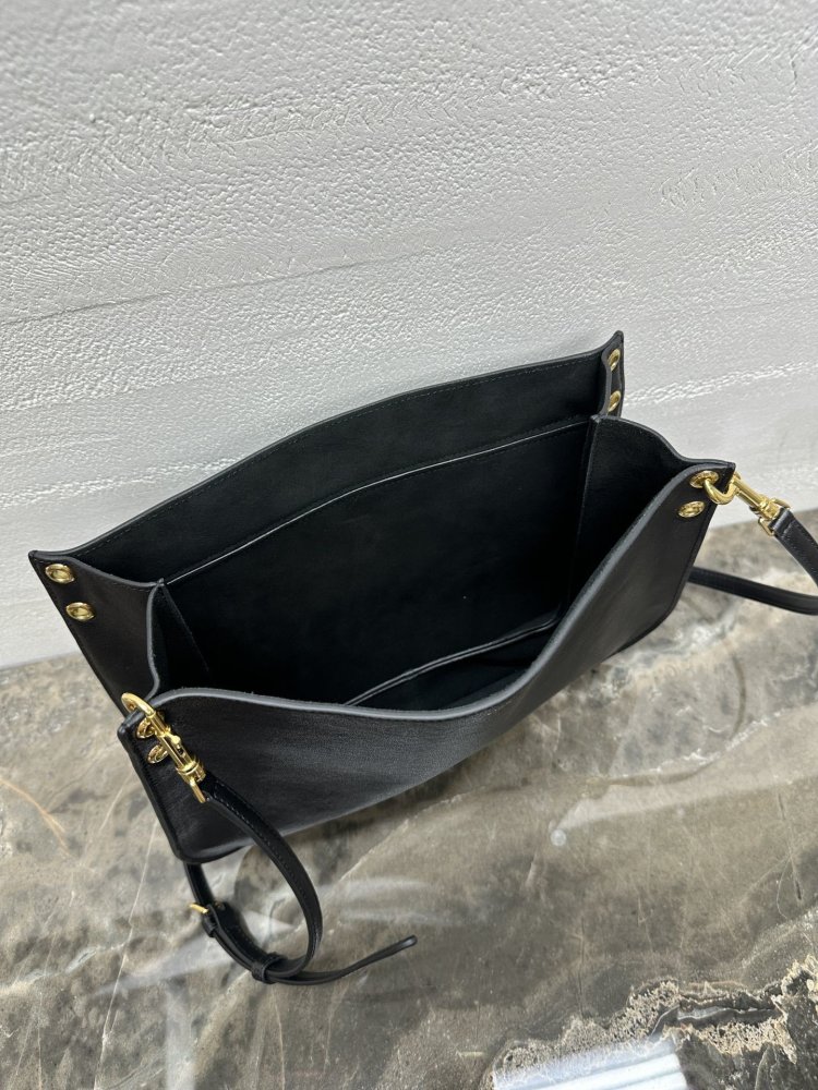 Сумка через плечо кожаная Triomphe Besace 32 см фото 8