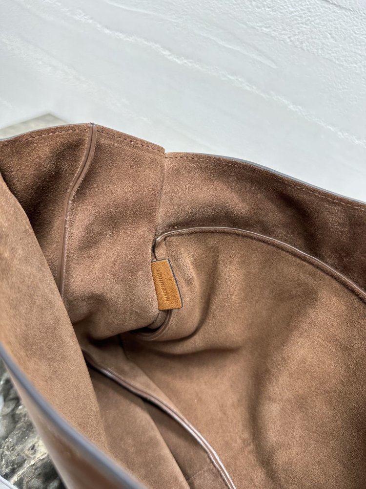 Сумка через плечо кожаная Triomphe Besace 32 см фото 9