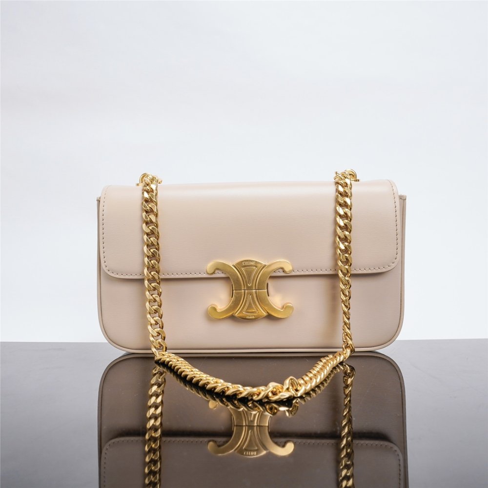 A bag across shoulder on chain leather 20 cm