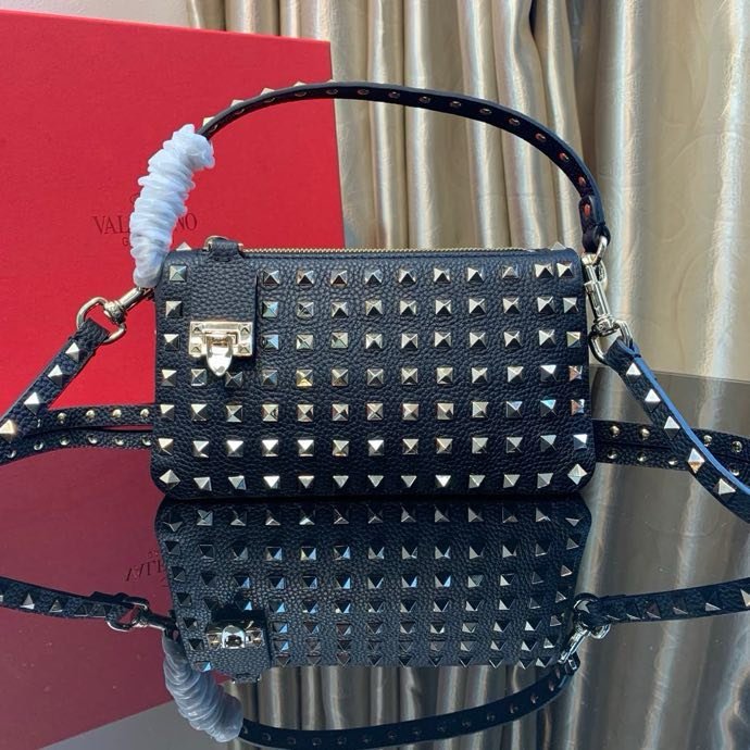 Сумка через плечо Rockstud из мелкозернистой телячьей кожи 19 см