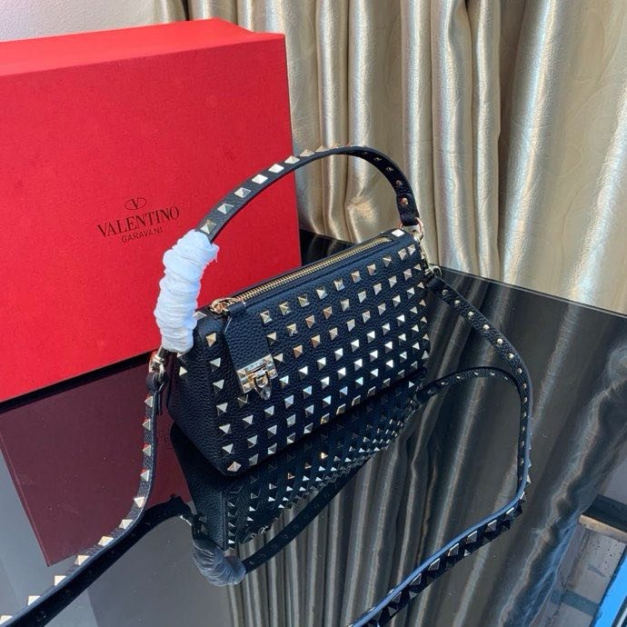 Сумка через плечо Rockstud из мелкозернистой телячьей кожи 19 см фото 2