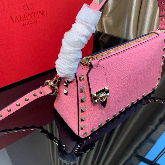 Сумка через плечо Rockstud из мелкозернистой телячьей кожи 19 см фото 2