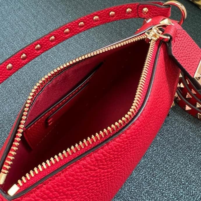 Сумка через плечо Rockstud из мелкозернистой телячьей кожи 19 см фото 4