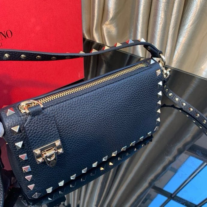 Сумка через плечо Rockstud из мелкозернистой телячьей кожи 19 см фото 4