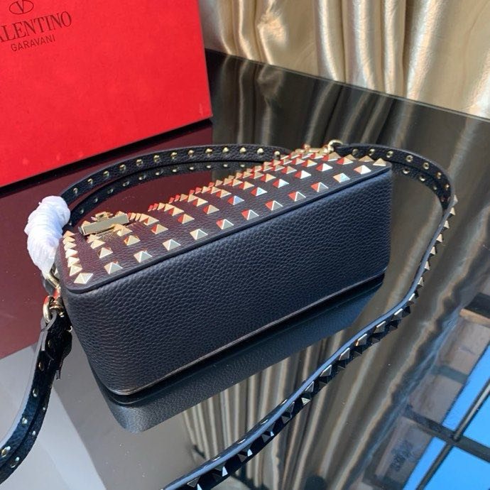 Сумка через плечо Rockstud из мелкозернистой телячьей кожи 19 см фото 5