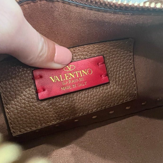 Сумка через плечо Rockstud из мелкозернистой телячьей кожи 19 см фото 5