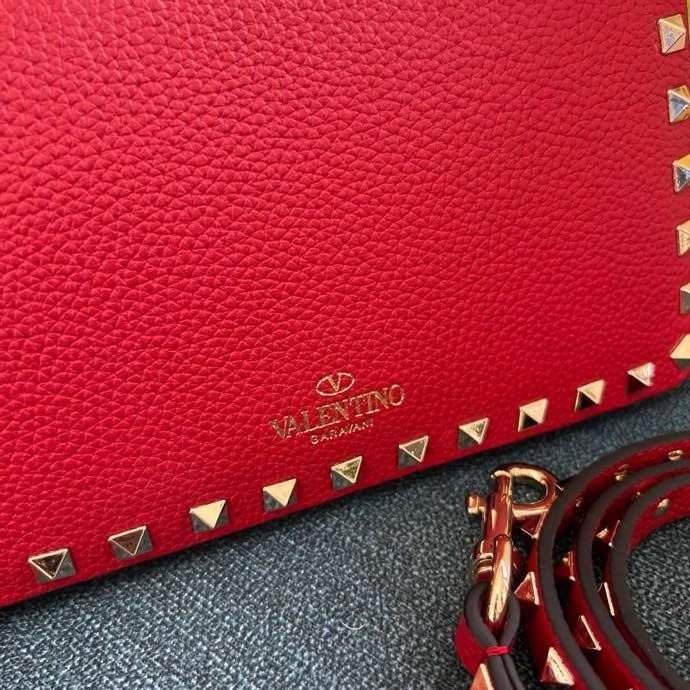 Сумка через плечо Rockstud из мелкозернистой телячьей кожи 19 см фото 6