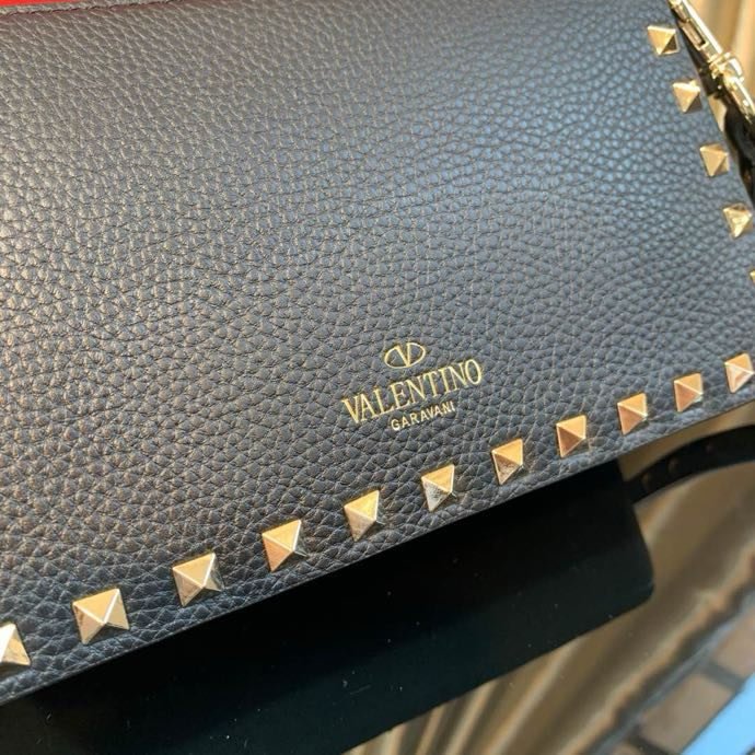 Сумка через плечо Rockstud из мелкозернистой телячьей кожи 19 см фото 7