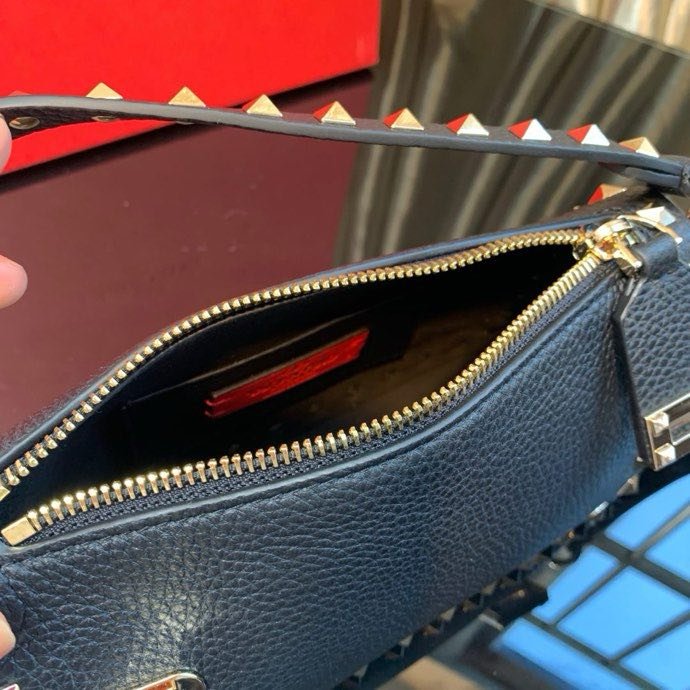 Сумка через плечо Rockstud из мелкозернистой телячьей кожи 19 см фото 8