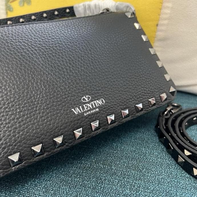 Сумка через плечо Rockstud из мелкозернистой телячьей кожи 19 см фото 9