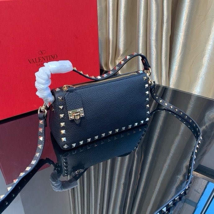 Сумка через плечо Rockstud из мелкозернистой телячьей кожи 19 см фото 9