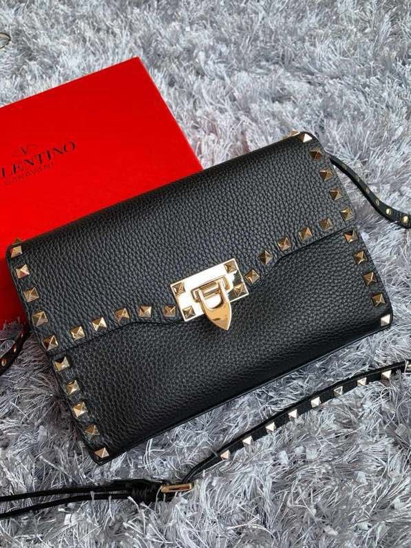 Сумка через плечо Rockstud из мелкозернистой телячьей кожи 22 см