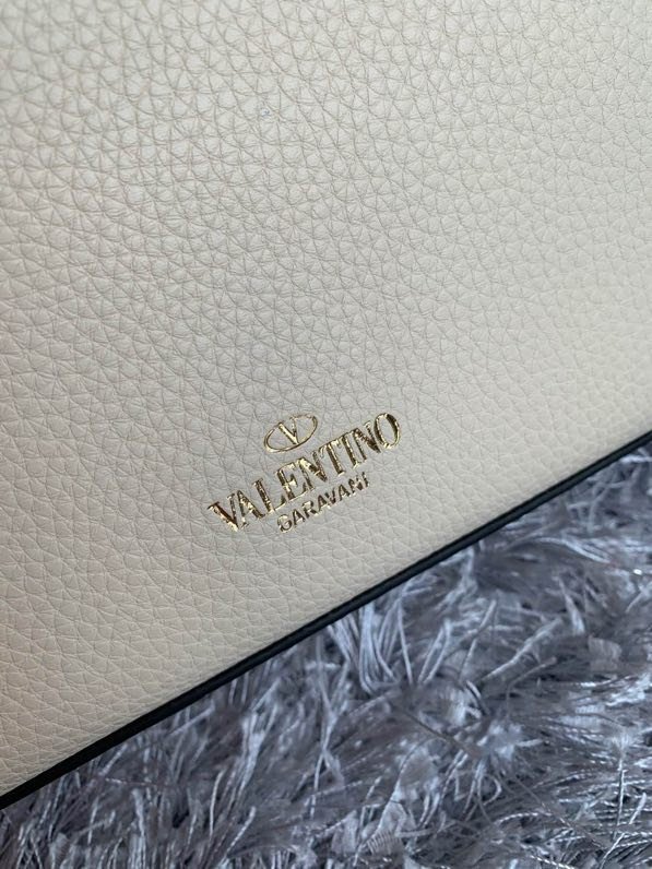 Сумка через плечо Rockstud из мелкозернистой телячьей кожи 22 см фото 2