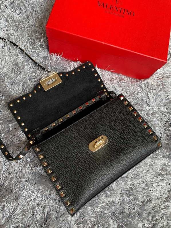 Сумка через плечо Rockstud из мелкозернистой телячьей кожи 22 см фото 3