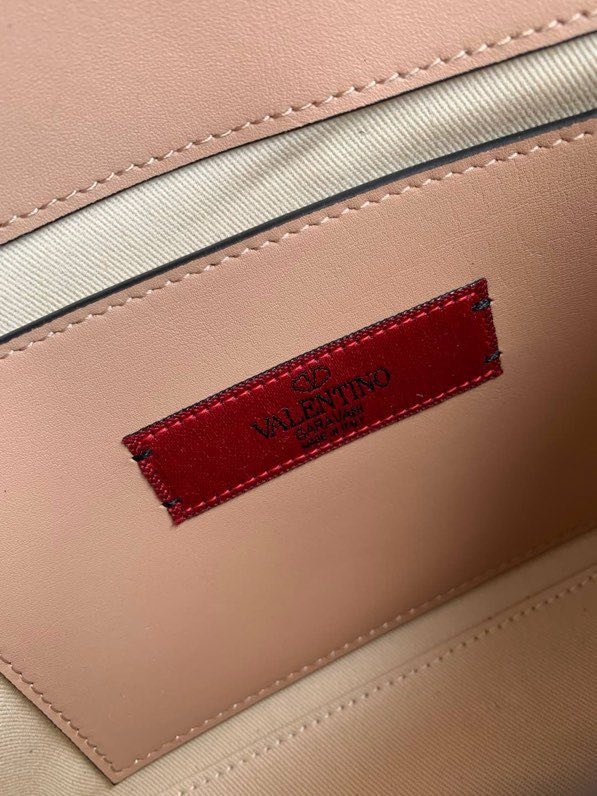 Сумка через плечо Rockstud из мелкозернистой телячьей кожи 22 см фото 3