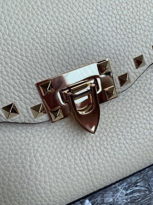 Сумка через плечо Rockstud из мелкозернистой телячьей кожи 22 см фото 3