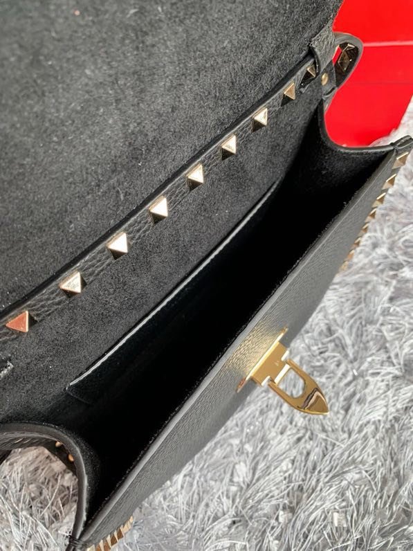 Сумка через плечо Rockstud из мелкозернистой телячьей кожи 22 см фото 4