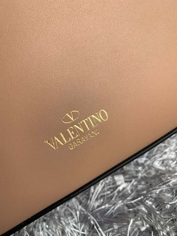 Сумка через плечо Rockstud из мелкозернистой телячьей кожи 22 см фото 5