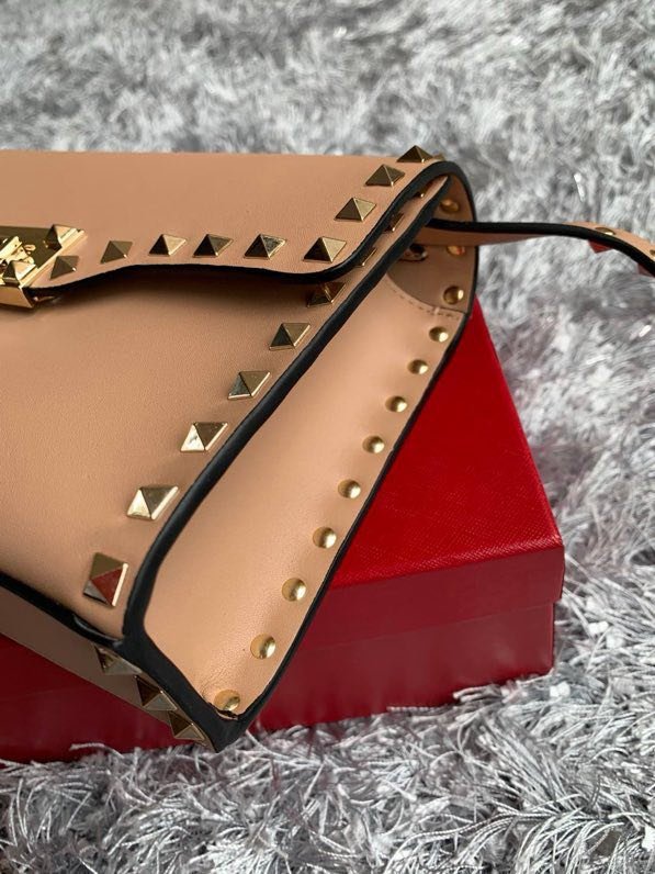 Сумка через плечо Rockstud из мелкозернистой телячьей кожи 22 см фото 6