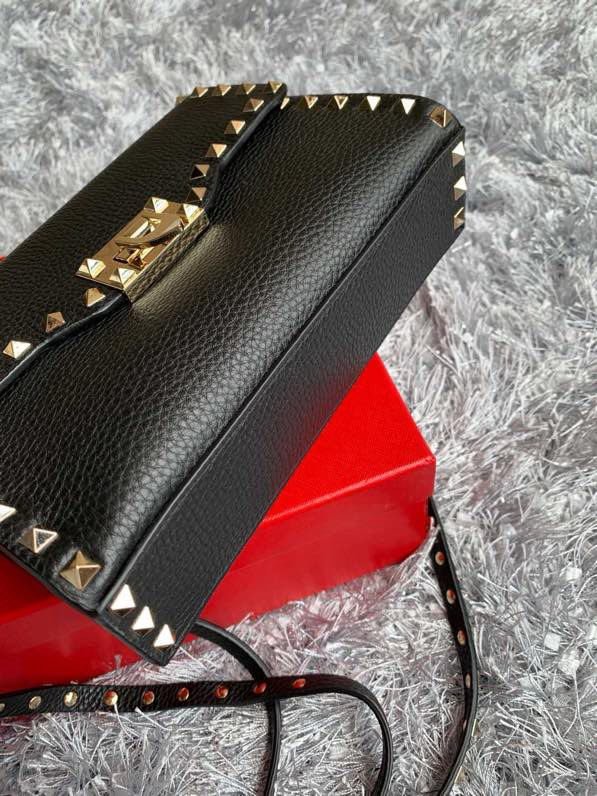 Сумка через плечо Rockstud из мелкозернистой телячьей кожи 22 см фото 7