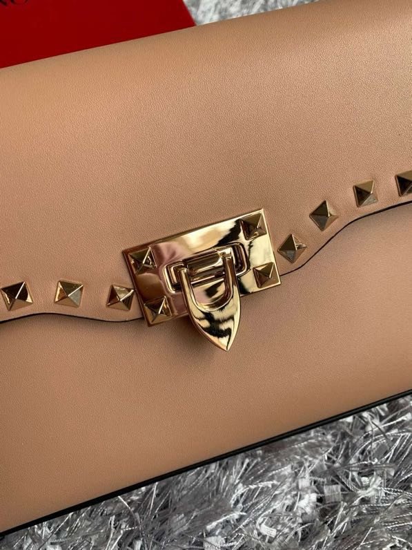 Сумка через плечо Rockstud из мелкозернистой телячьей кожи 22 см фото 7