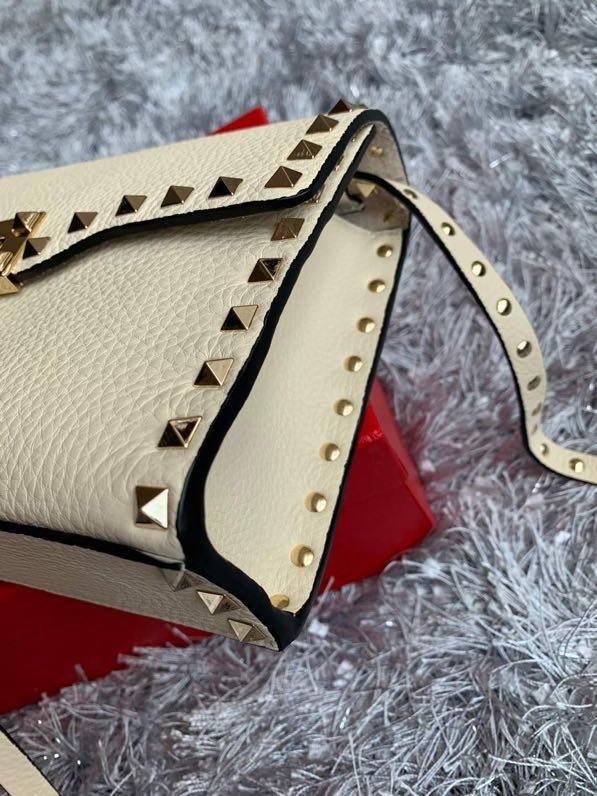 Сумка через плечо Rockstud из мелкозернистой телячьей кожи 22 см фото 7