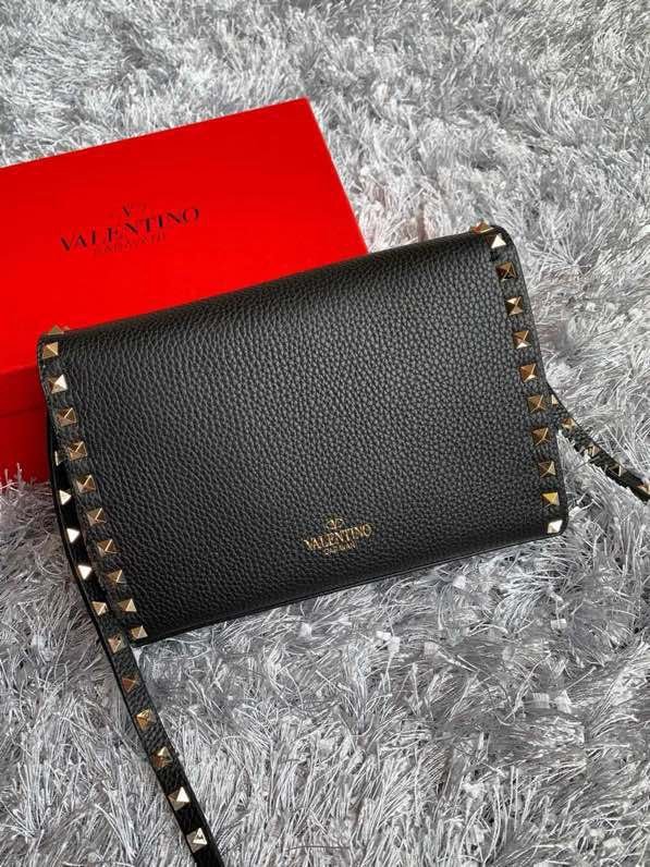 Сумка через плечо Rockstud из мелкозернистой телячьей кожи 22 см фото 8