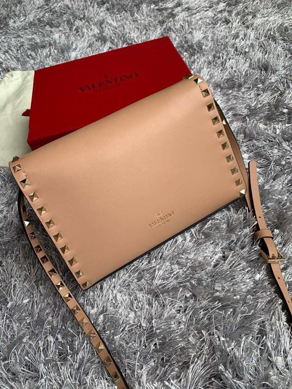 Сумка через плечо Rockstud из мелкозернистой телячьей кожи 22 см фото 8