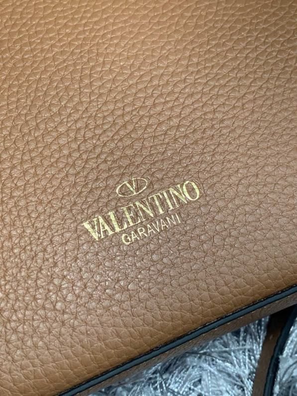 Сумка через плечо Rockstud из мелкозернистой телячьей кожи 22 см фото 9