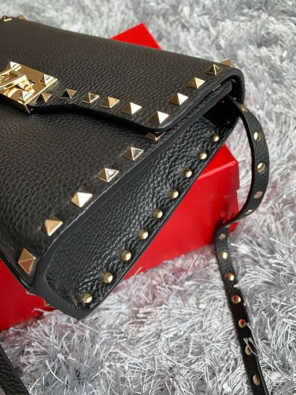 Сумка через плечо Rockstud из мелкозернистой телячьей кожи 22 см фото 9