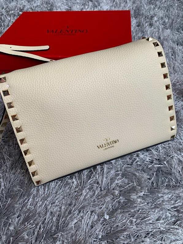 Сумка через плечо Rockstud из мелкозернистой телячьей кожи 22 см фото 9