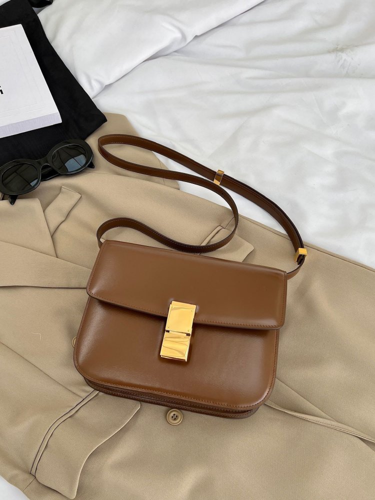 Сумка Classic Box Bag 24 см через плечо