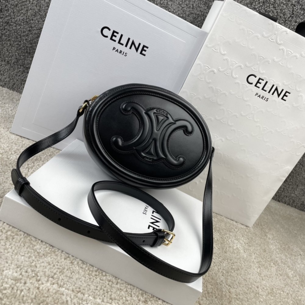 Сумка CUIR TRIOMPHE 20 см из гладкой коровьей кожи