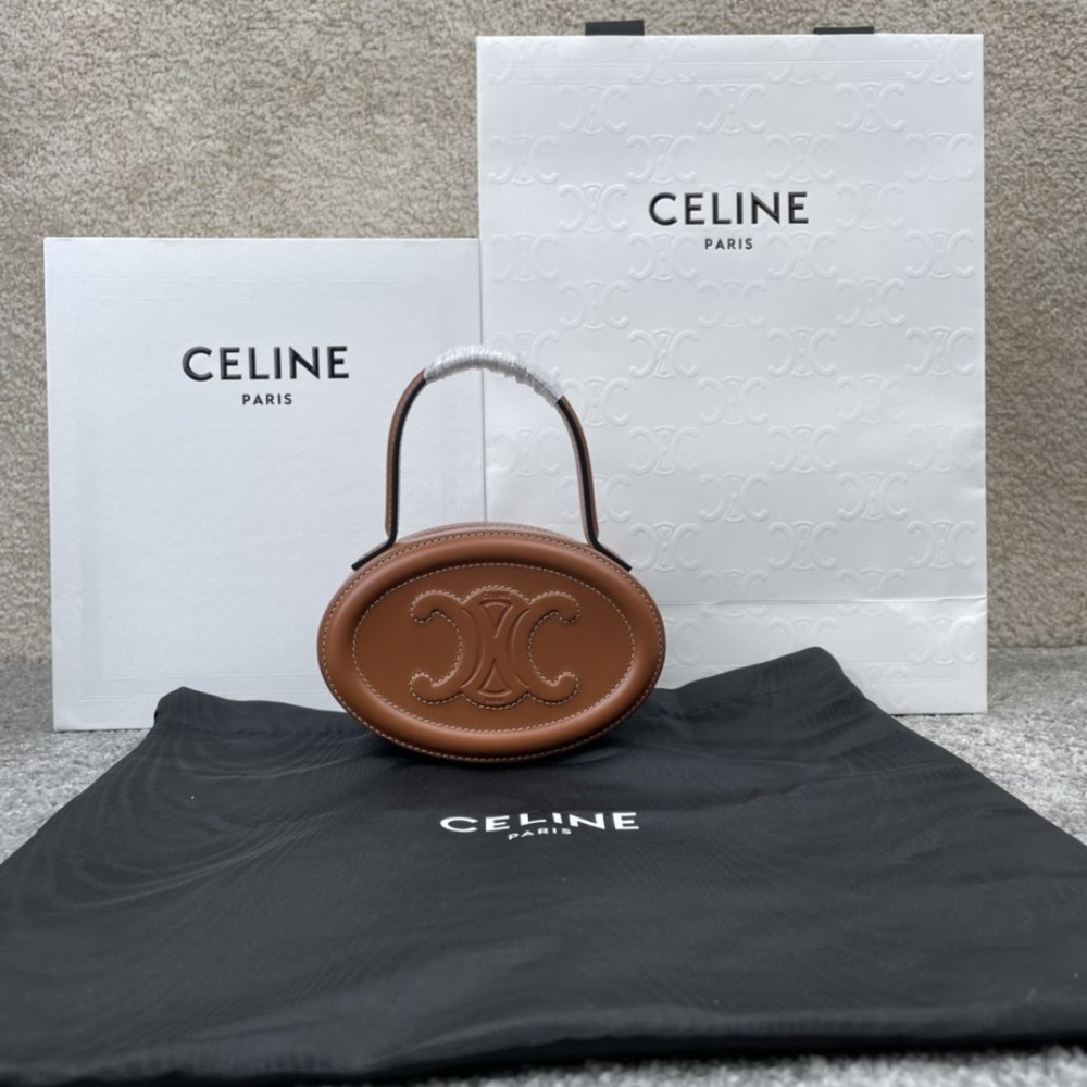 Сумка CUIR TRIOMPHE 20 см из гладкой коровьей кожи