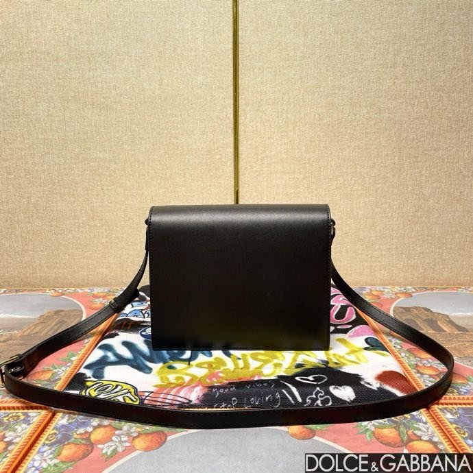 Сумка DG Logo через плечо кожаная женская 20 см фото 2