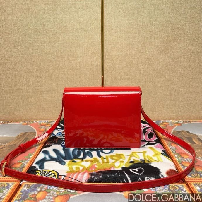 Сумка DG Logo через плечо кожаная женская 20 см фото 3