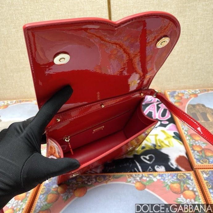 Сумка DG Logo через плечо кожаная женская 20 см фото 4