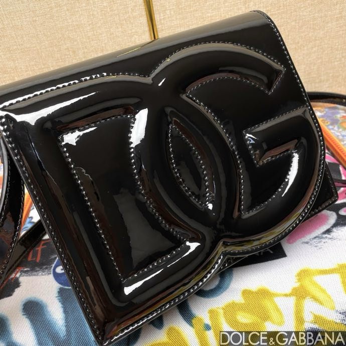 Сумка DG Logo через плечо кожаная женская 20 см фото 4