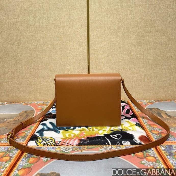 Сумка DG Logo через плечо кожаная женская 20 см фото 4