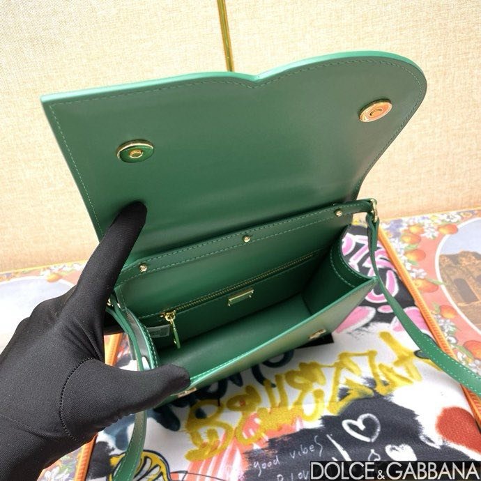 Сумка DG Logo через плечо кожаная женская 20 см фото 4