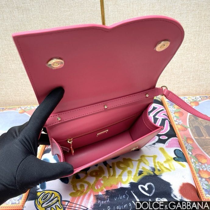 Сумка DG Logo через плечо кожаная женская 20 см фото 5