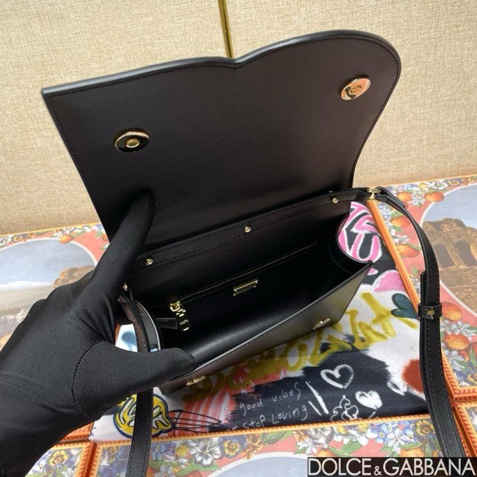 Сумка DG Logo через плечо кожаная женская 20 см фото 6