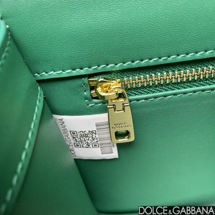 Сумка DG Logo через плечо кожаная женская 20 см фото 6