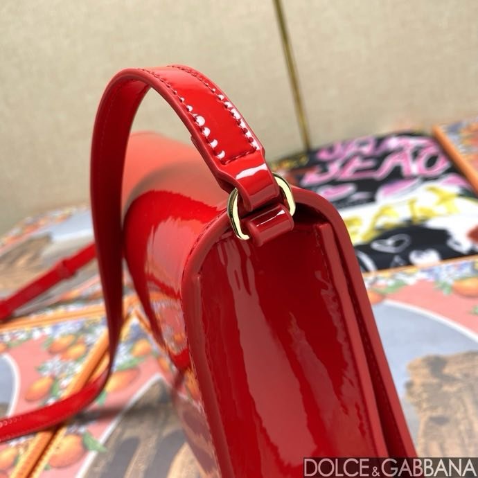 Сумка DG Logo через плечо кожаная женская 20 см фото 7