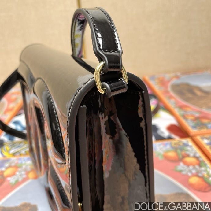 Сумка DG Logo через плечо кожаная женская 20 см фото 8