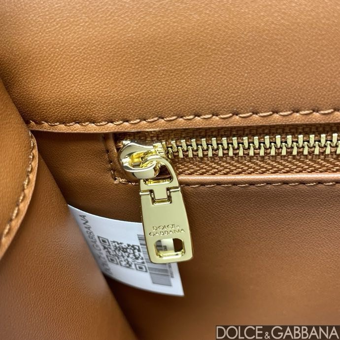 Сумка DG Logo через плечо кожаная женская 20 см фото 8